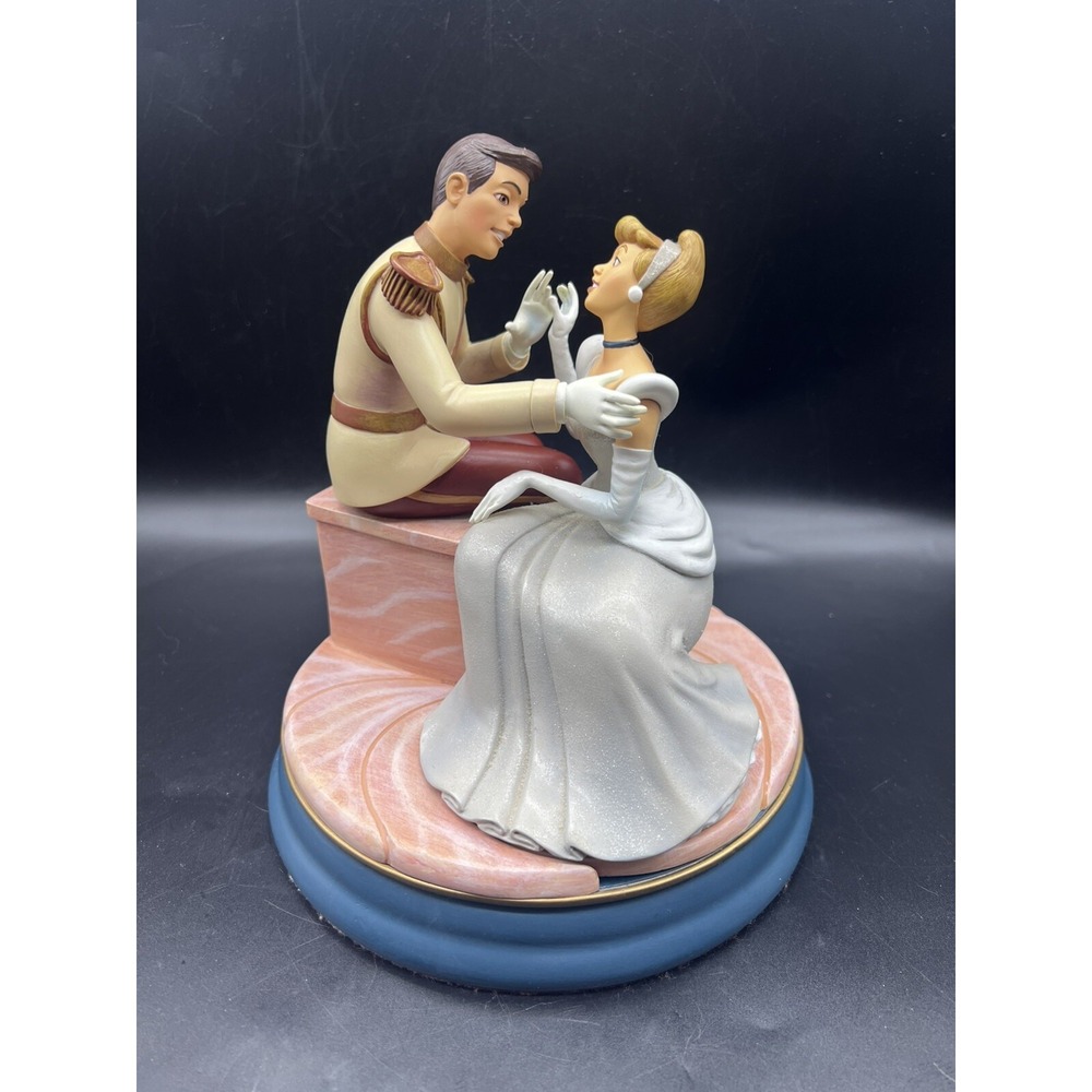 Disney Markrita Cinderella & Prince Charming Figurine Secret Jewelry Box And Pin